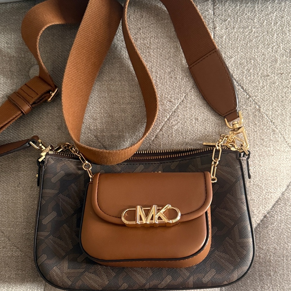 EUC Michael Kors Tan and Brown Crossbody Bag 2 in 1 bag.  Parker Large Empire